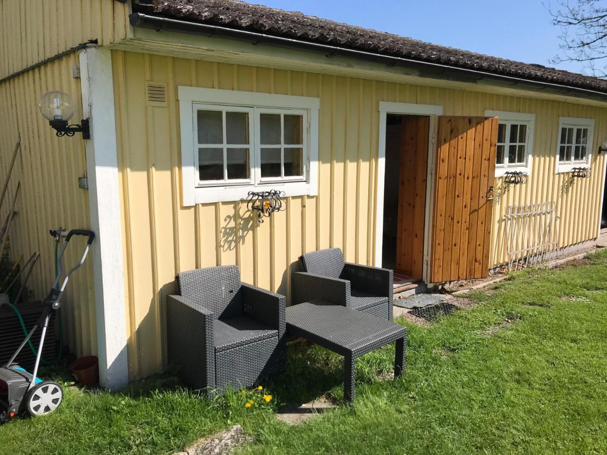 Gaeststuga I Loefsaeng Hajstorp Töreboda Kültér fotó